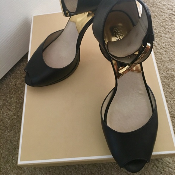 Michael Kors Women’s Shoes - Picture 8 of 8